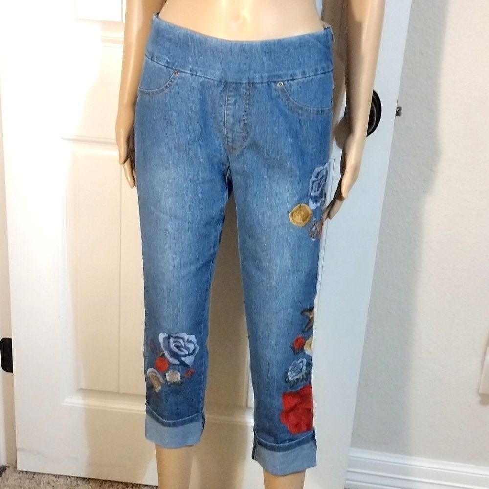 NWT Slim-sation by Multiples Women's 2P Blue Jeans Capri Embroidery Flowers New